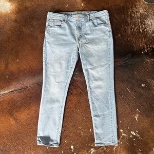 Men’s American Eagle light denim jeans!
